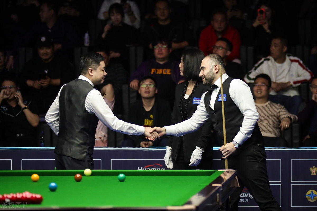 28圈-斯诺克杯赛上演强强对话，漓江猎隼队读秒扳平西城银狐队，团队配合流畅；球迷期待下一战(央视频斯诺克直播在线观看)