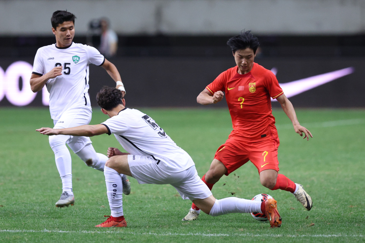 28圈- 摩托车赛附加赛焦点战：祁连迅豹队大胜嵩山巨龙队，外线火力全开。客场静默反击