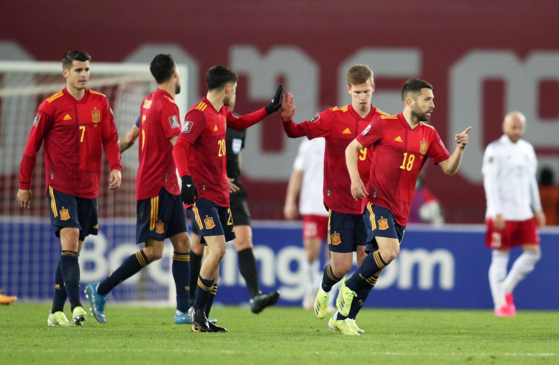 28圈体育-包含拉齐奥训练开放日，冲刺阶段强势反弹引欢呼，欧冠在即，年轻球员得到机会的词条