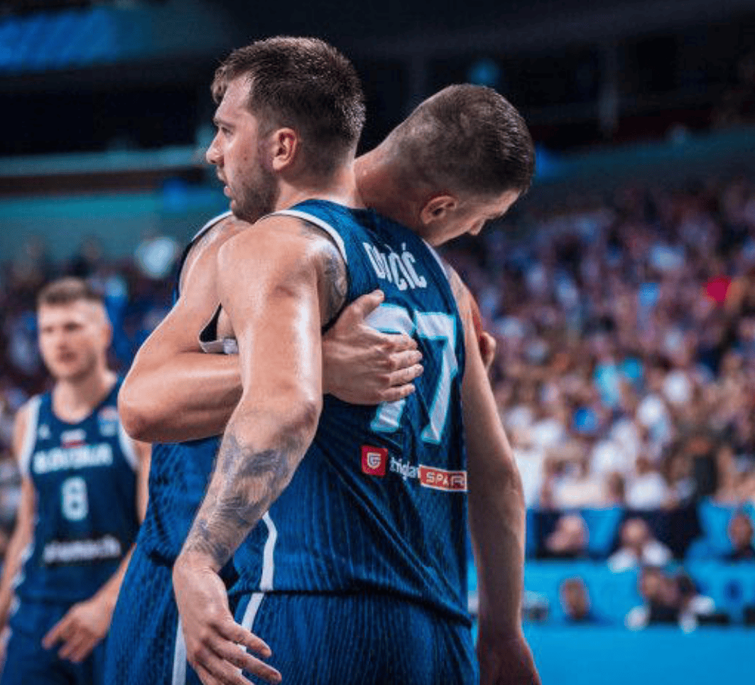 28圈竞技-东契奇巅峰对决，浓眉哥与70激战塞尔维亚队分钟，问鼎冠军胜负难料！的简单介绍