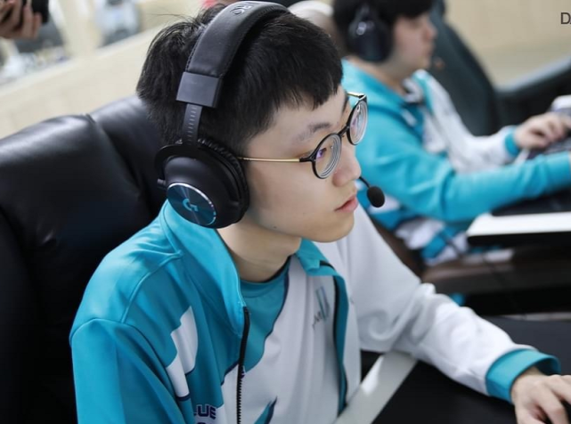 28圈体育-Doinb回归赛场，关键助攻首场状态亮眼，DWG观众沸腾！的简单介绍